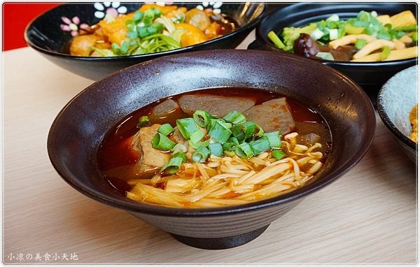 食神滷味 台中靜宜店：台中沙鹿』食神滷味靜宜店║食神到！銅板小吃、宵夜新選擇！獨家麻辣燙，多項食材，不同的香辣快感～