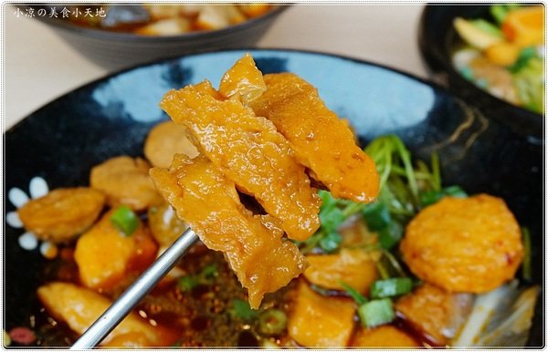 食神滷味 台中靜宜店：台中沙鹿』食神滷味靜宜店║食神到！銅板小吃、宵夜新選擇！獨家麻辣燙，多項食材，不同的香辣快感～