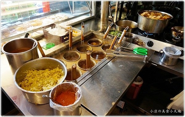 食神滷味 台中靜宜店：台中沙鹿』食神滷味靜宜店║食神到！銅板小吃、宵夜新選擇！獨家麻辣燙，多項食材，不同的香辣快感～