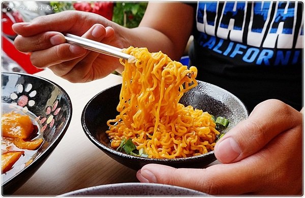 食神滷味 台中靜宜店：台中沙鹿』食神滷味靜宜店║食神到！銅板小吃、宵夜新選擇！獨家麻辣燙，多項食材，不同的香辣快感～