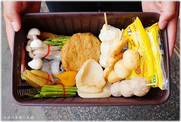 食神滷味 台中靜宜店：台中沙鹿』食神滷味靜宜店║食神到！銅板小吃、宵夜新選擇！獨家麻辣燙，多項食材，不同的香辣快感～