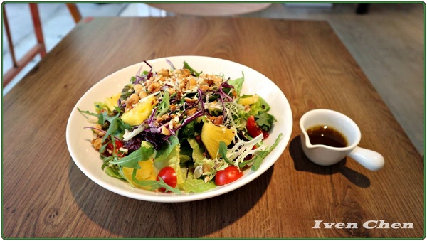 R. mosu沐蔬輕食尚：《雙連蔬食早午餐》假日用餐在時尚健康品味兼具的『R. mosu沐蔬輕食尚』