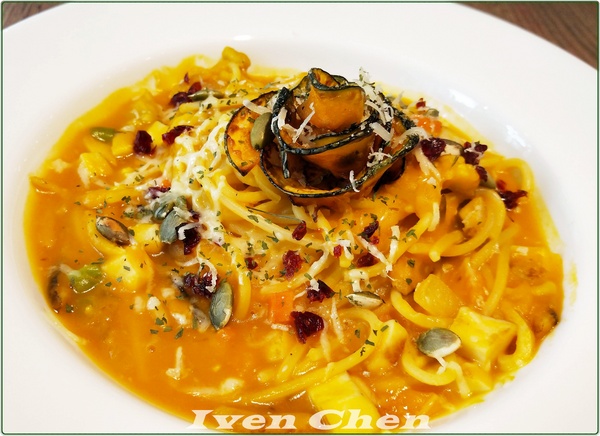 R. mosu沐蔬輕食尚：《雙連蔬食早午餐》假日用餐在時尚健康品味兼具的『R. mosu沐蔬輕食尚』