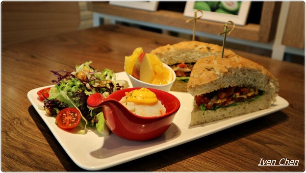 R. mosu沐蔬輕食尚：《雙連蔬食早午餐》假日用餐在時尚健康品味兼具的『R. mosu沐蔬輕食尚』