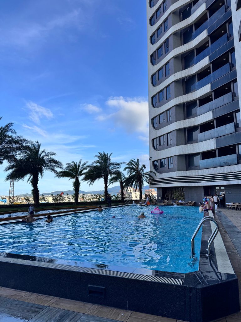 宜蘭羅東住宿 溫泉飯店【村却國際溫泉酒店】一泊二食 高空酒吧 房內雙湯池！ - 雁雁｜美食 旅遊 生活娛樂