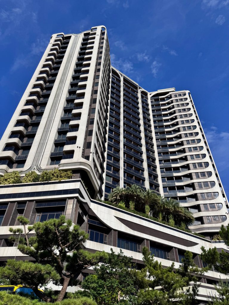 宜蘭羅東住宿 溫泉飯店【村却國際溫泉酒店】一泊二食 高空酒吧 房內雙湯池！ - 雁雁｜美食 旅遊 生活娛樂