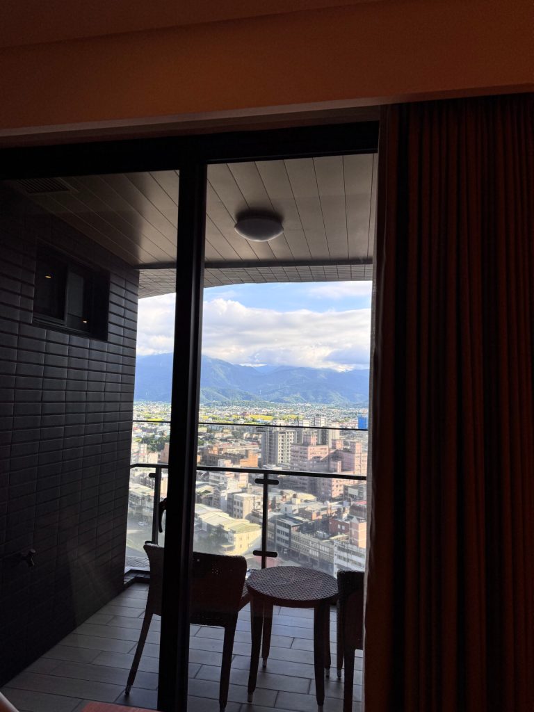 宜蘭羅東住宿 溫泉飯店【村却國際溫泉酒店】一泊二食 高空酒吧 房內雙湯池！ - 雁雁｜美食 旅遊 生活娛樂