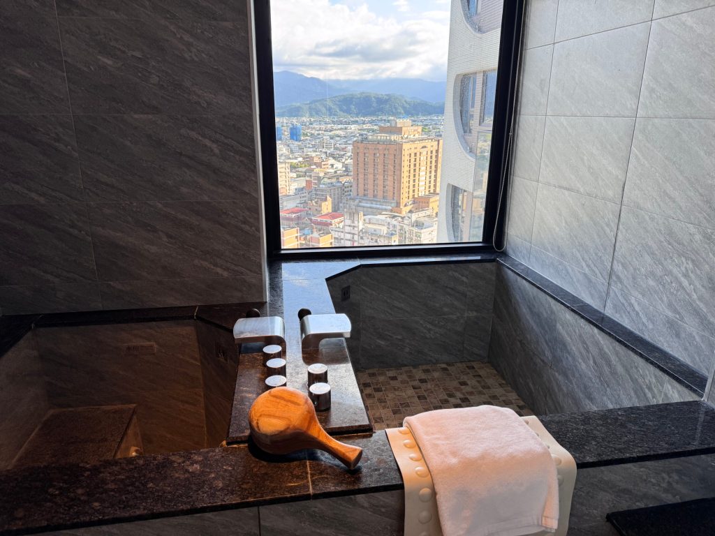 宜蘭羅東住宿 溫泉飯店【村却國際溫泉酒店】一泊二食 高空酒吧 房內雙湯池！ - 雁雁｜美食 旅遊 生活娛樂