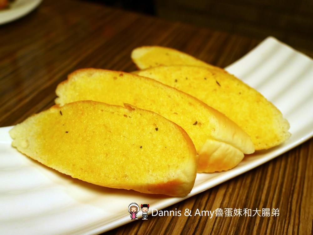 《竹北美食》Bingo賓果廚房。聚餐首選香草烤雞需提前預訂。平價鐵板海陸義大利麵排餐。健康薑黃燉飯。自助吧無限享用︱新竹喜來登飯店附近（影片）