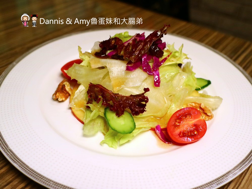 《竹北美食》Bingo賓果廚房。聚餐首選香草烤雞需提前預訂。平價鐵板海陸義大利麵排餐。健康薑黃燉飯。自助吧無限享用︱新竹喜來登飯店附近（影片）