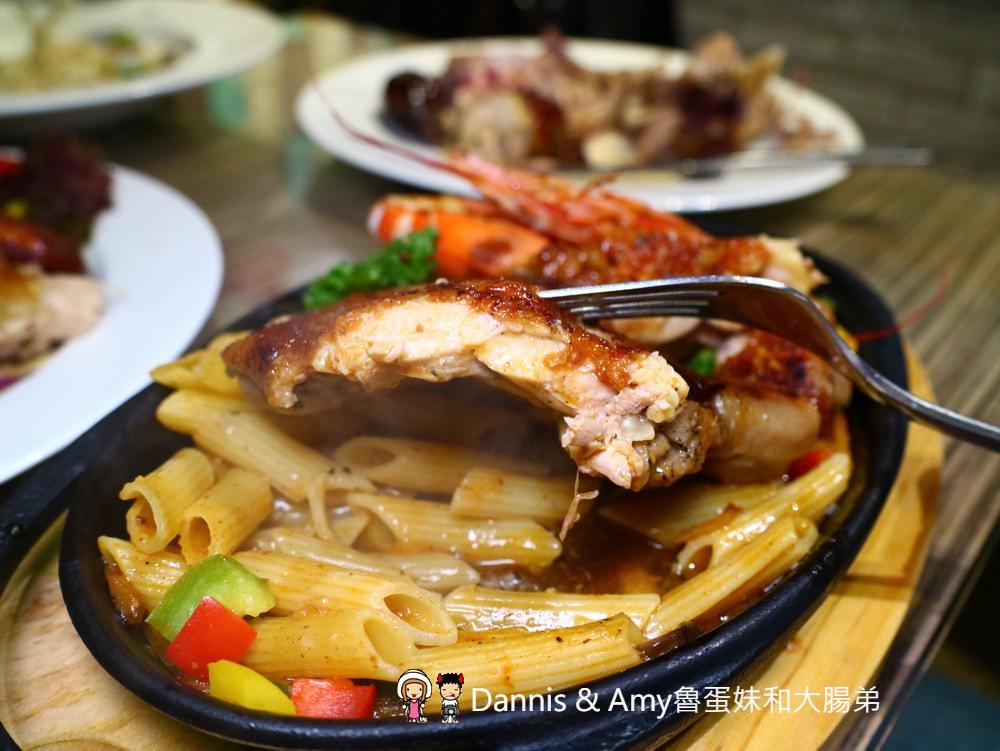 《竹北美食》Bingo賓果廚房。聚餐首選香草烤雞需提前預訂。平價鐵板海陸義大利麵排餐。健康薑黃燉飯。自助吧無限享用︱新竹喜來登飯店附近（影片）