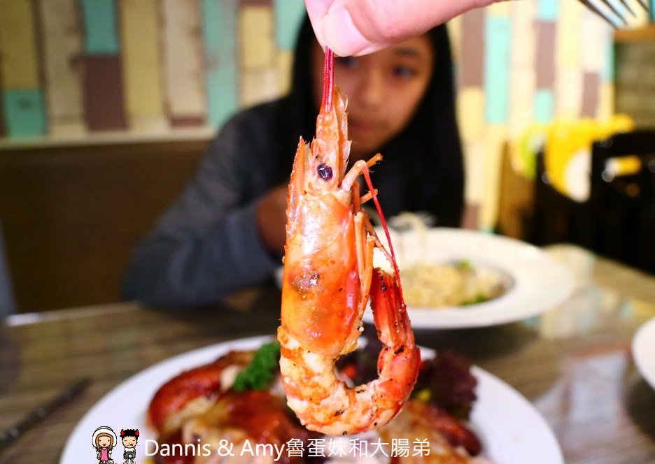 《竹北美食》Bingo賓果廚房。聚餐首選香草烤雞需提前預訂。平價鐵板海陸義大利麵排餐。健康薑黃燉飯。自助吧無限享用︱新竹喜來登飯店附近（影片）