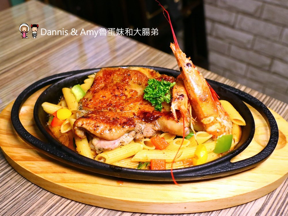 《竹北美食》Bingo賓果廚房。聚餐首選香草烤雞需提前預訂。平價鐵板海陸義大利麵排餐。健康薑黃燉飯。自助吧無限享用︱新竹喜來登飯店附近（影片）