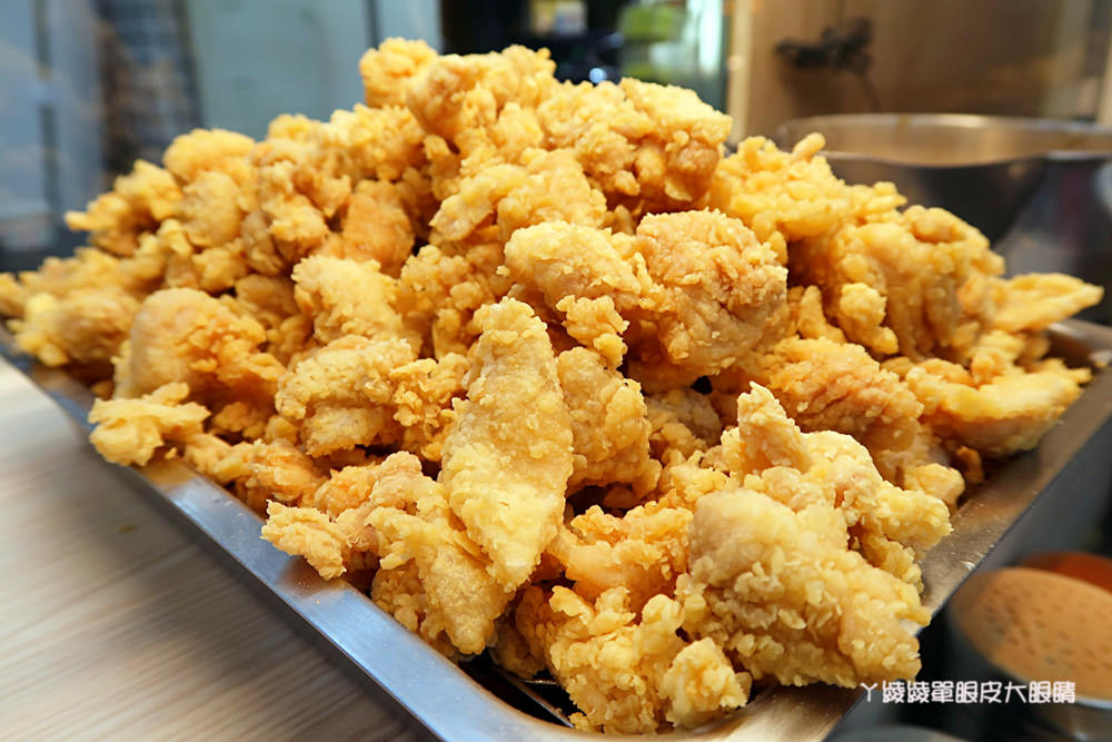 昌平炸雞王新竹南大店，新竹超人氣邪惡雞排！爆紅秘訣就是外皮酥脆鮮嫩多汁