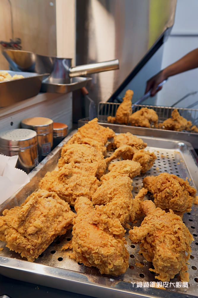 昌平炸雞王新竹南大店，新竹超人氣邪惡雞排！爆紅秘訣就是外皮酥脆鮮嫩多汁