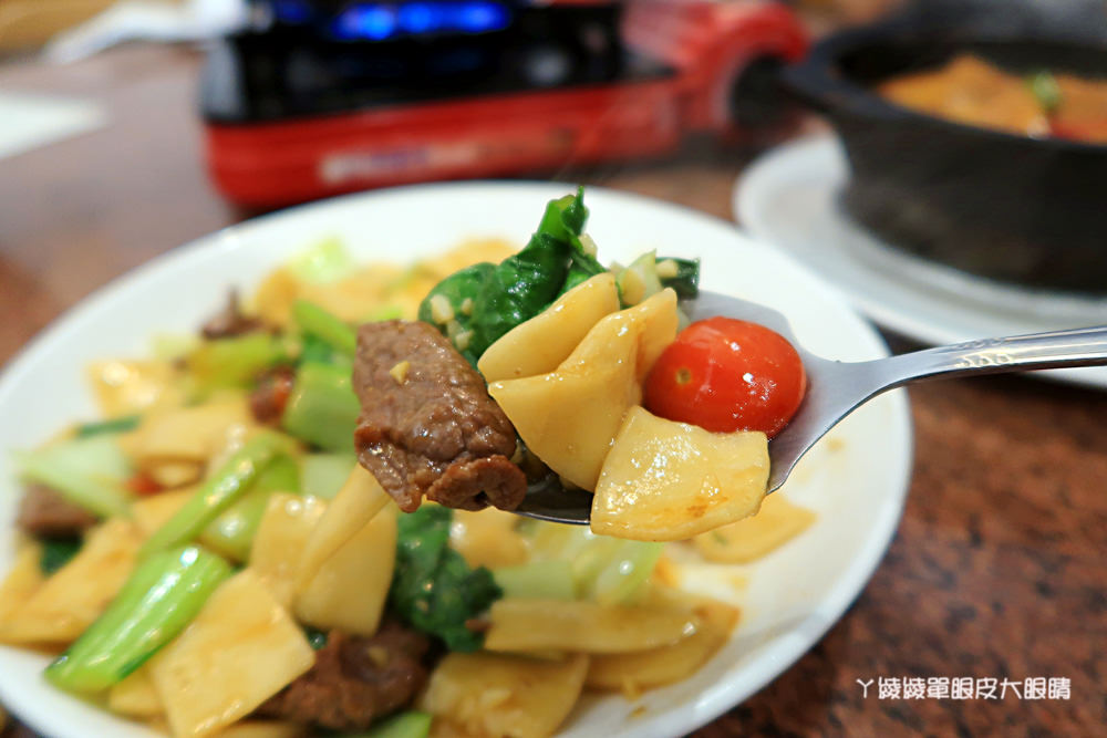 新竹美食推薦！長城小館回來了！你吃過一片片的麵嗎？超好吃的西北寧夏料理