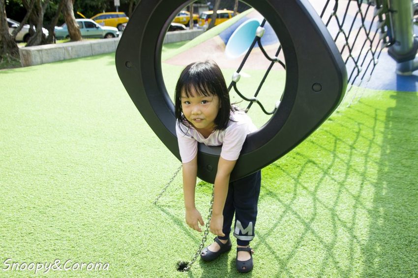 【玩樂．台北】台北特色公園／萬芳四號公園～遮陽沙坑、大型攀爬網架、鳥巢鞦韆和迷你滑草丘，無料溜小孩好去處
