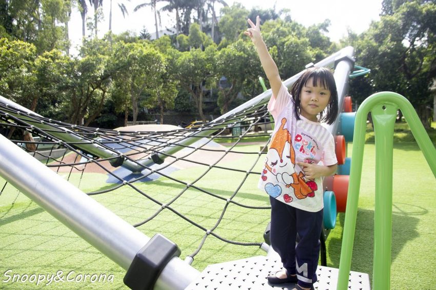 【玩樂．台北】台北特色公園／萬芳四號公園～遮陽沙坑、大型攀爬網架、鳥巢鞦韆和迷你滑草丘，無料溜小孩好去處