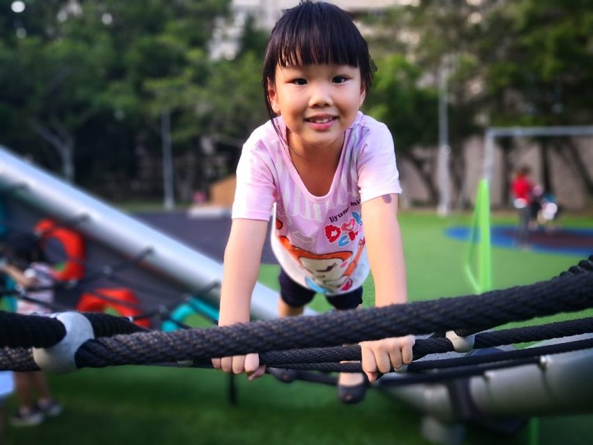【玩樂．台北】台北特色公園／萬芳四號公園～遮陽沙坑、大型攀爬網架、鳥巢鞦韆和迷你滑草丘，無料溜小孩好去處