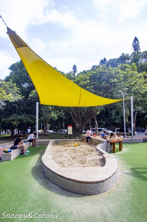 【玩樂．台北】台北特色公園／萬芳四號公園～遮陽沙坑、大型攀爬網架、鳥巢鞦韆和迷你滑草丘，無料溜小孩好去處