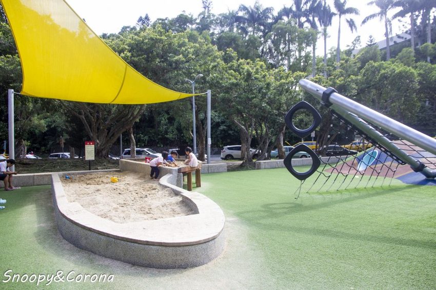 【玩樂．台北】台北特色公園／萬芳四號公園～遮陽沙坑、大型攀爬網架、鳥巢鞦韆和迷你滑草丘，無料溜小孩好去處