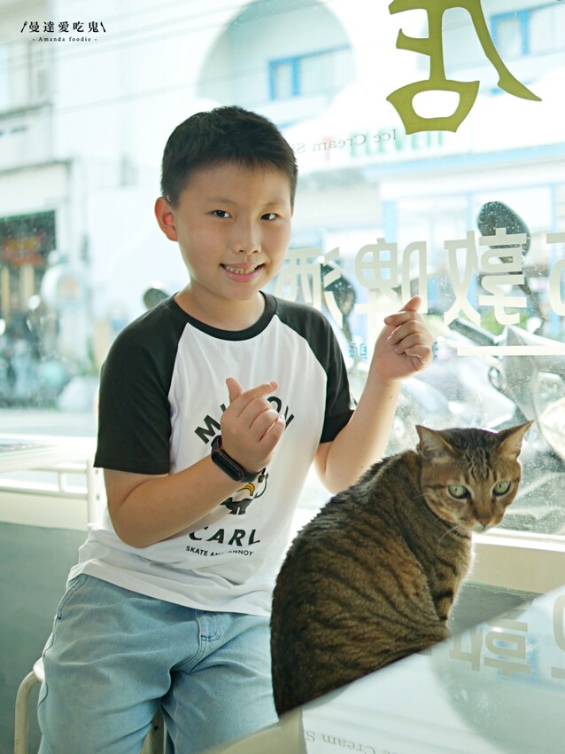 芒果季開跑『小琉球冰箱冰舖』有著滿滿店貓陪伴的療癒系芒果雪花冰吃起來!小琉球美食|小琉球冰店|屏東美食 - 曼達愛吃鬼