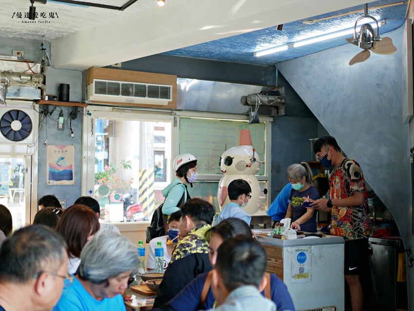 芒果季開跑『小琉球冰箱冰舖』有著滿滿店貓陪伴的療癒系芒果雪花冰吃起來!小琉球美食|小琉球冰店|屏東美食 - 曼達愛吃鬼