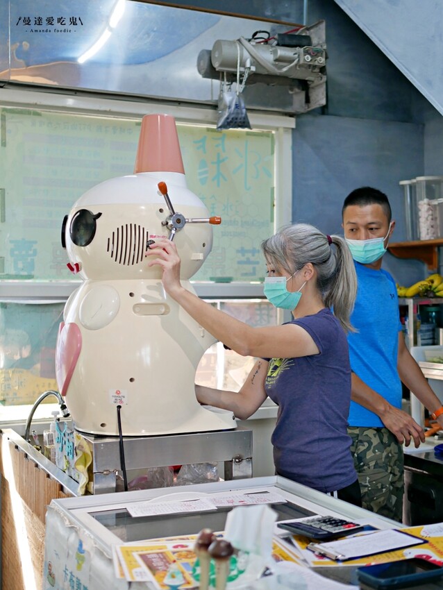 芒果季開跑『小琉球冰箱冰舖』有著滿滿店貓陪伴的療癒系芒果雪花冰吃起來!小琉球美食|小琉球冰店|屏東美食 - 曼達愛吃鬼