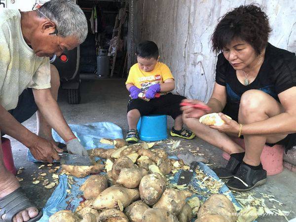 紅心地瓜球(大里總店)：台中美食│紅心地瓜球〃台中必吃地瓜球！網友強力推薦，大顆又好吃，兩包50超划算～