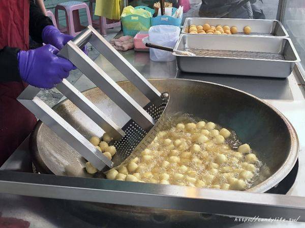 紅心地瓜球(大里總店)：台中美食│紅心地瓜球〃台中必吃地瓜球！網友強力推薦，大顆又好吃，兩包50超划算～