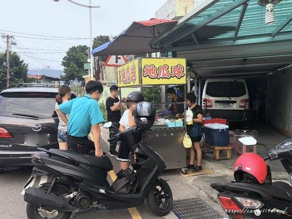 紅心地瓜球(大里總店)：台中美食│紅心地瓜球〃台中必吃地瓜球！網友強力推薦，大顆又好吃，兩包50超划算～