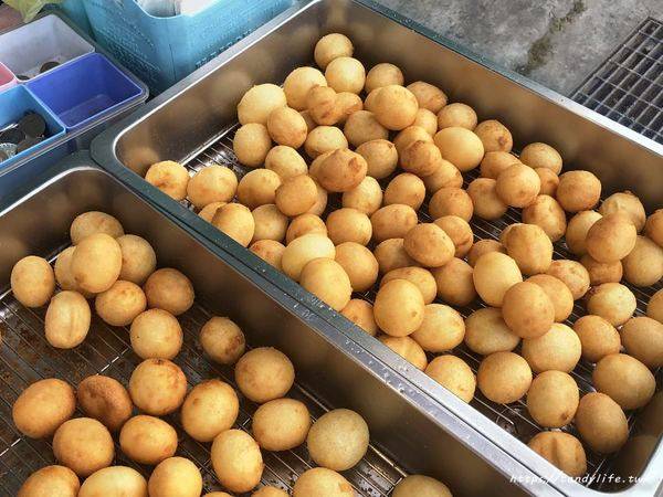 紅心地瓜球(大里總店)：台中美食│紅心地瓜球〃台中必吃地瓜球！網友強力推薦，大顆又好吃，兩包50超划算～