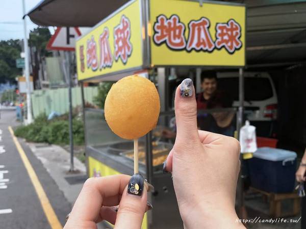 紅心地瓜球(大里總店)：台中美食│紅心地瓜球〃台中必吃地瓜球！網友強力推薦，大顆又好吃，兩包50超划算～