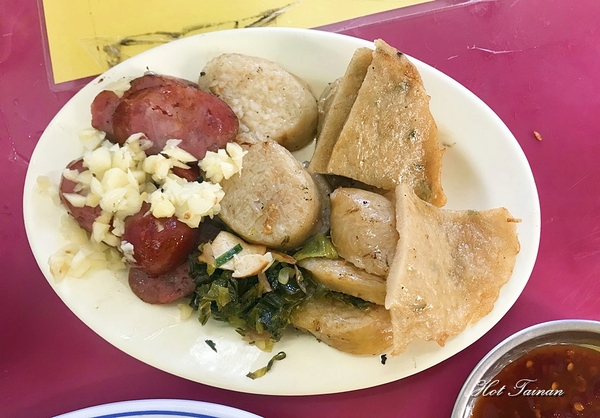 阿豹香腸攤：【澎湖美食】在地兩大黑輪攤大比拚，來馬公到底該吃哪一家！？