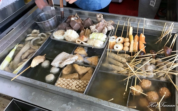 阿豹香腸攤：【澎湖美食】在地兩大黑輪攤大比拚，來馬公到底該吃哪一家！？