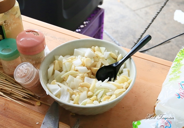 阿豹香腸攤：【澎湖美食】在地兩大黑輪攤大比拚，來馬公到底該吃哪一家！？