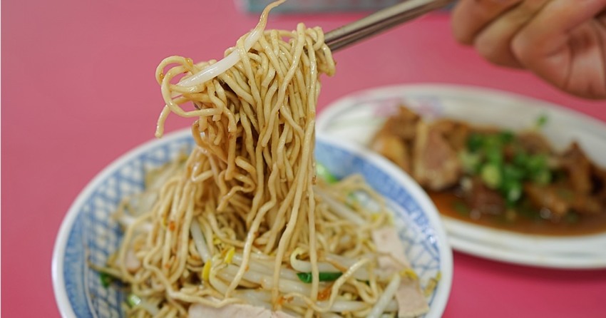 澎湖人蛋黃麵|澎湖城隍廟前的排隊小吃攤