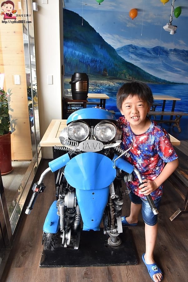 桃園龍潭美食-罕如藝術咖啡-變形金剛排排站,重機車友咖啡廳品嚐咖啡香 @民宿女王芽月-美食.旅遊.全台趴趴走