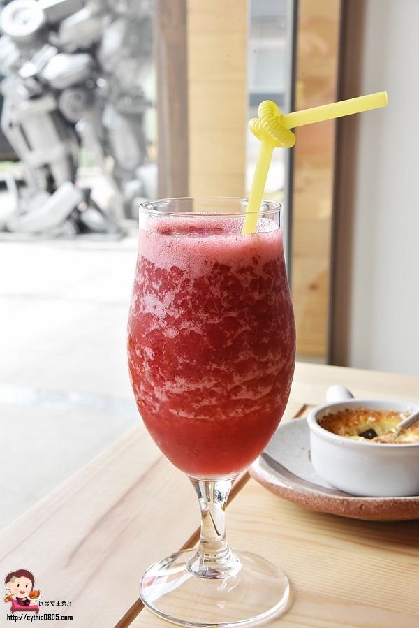 桃園龍潭美食-罕如藝術咖啡-變形金剛排排站,重機車友咖啡廳品嚐咖啡香 @民宿女王芽月-美食.旅遊.全台趴趴走