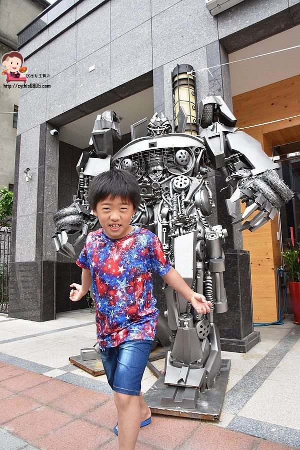 桃園龍潭美食-罕如藝術咖啡-變形金剛排排站,重機車友咖啡廳品嚐咖啡香 @民宿女王芽月-美食.旅遊.全台趴趴走