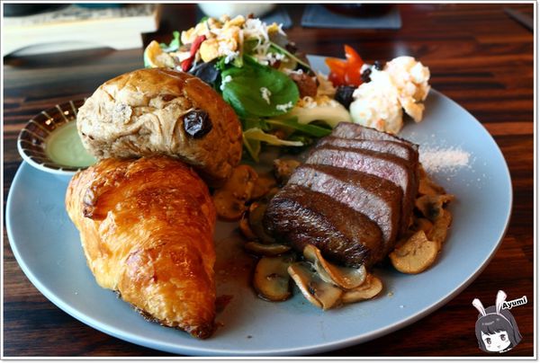 享。拾光 Fun time：[食記]►台中西屯區◄享。拾光 fun time隱身在高級社區中的精緻早午餐店／早安！紐約克／黃金奶香燻鮭義大利麵