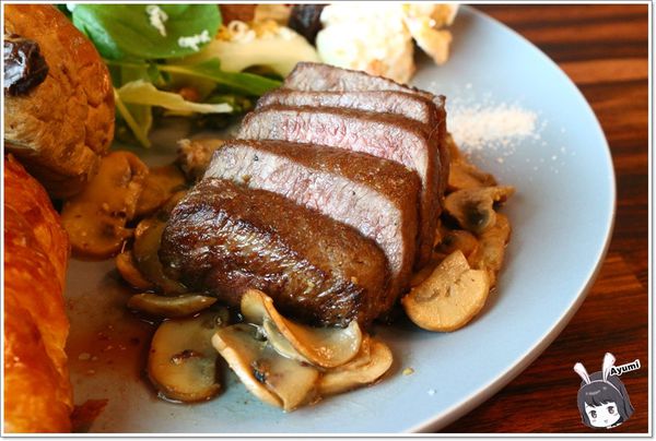 享。拾光 Fun time：[食記]►台中西屯區◄享。拾光 fun time隱身在高級社區中的精緻早午餐店／早安！紐約克／黃金奶香燻鮭義大利麵