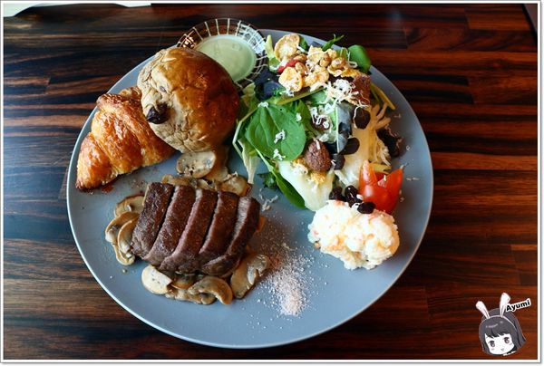 享。拾光 Fun time：[食記]►台中西屯區◄享。拾光 fun time隱身在高級社區中的精緻早午餐店／早安！紐約克／黃金奶香燻鮭義大利麵