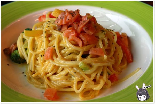 享。拾光 Fun time：[食記]►台中西屯區◄享。拾光 fun time隱身在高級社區中的精緻早午餐店／早安！紐約克／黃金奶香燻鮭義大利麵