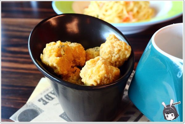 享。拾光 Fun time：[食記]►台中西屯區◄享。拾光 fun time隱身在高級社區中的精緻早午餐店／早安！紐約克／黃金奶香燻鮭義大利麵