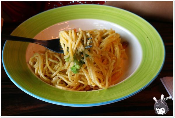 享。拾光 Fun time：[食記]►台中西屯區◄享。拾光 fun time隱身在高級社區中的精緻早午餐店／早安！紐約克／黃金奶香燻鮭義大利麵