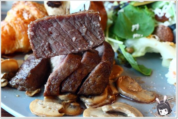 享。拾光 Fun time：[食記]►台中西屯區◄享。拾光 fun time隱身在高級社區中的精緻早午餐店／早安！紐約克／黃金奶香燻鮭義大利麵