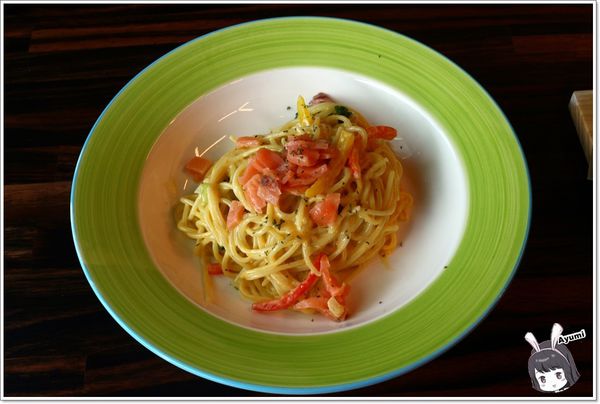 享。拾光 Fun time：[食記]►台中西屯區◄享。拾光 fun time隱身在高級社區中的精緻早午餐店／早安！紐約克／黃金奶香燻鮭義大利麵