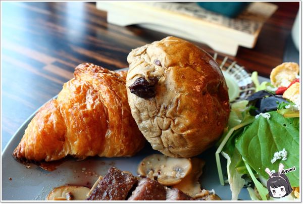 享。拾光 Fun time：[食記]►台中西屯區◄享。拾光 fun time隱身在高級社區中的精緻早午餐店／早安！紐約克／黃金奶香燻鮭義大利麵