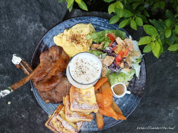 享。拾光 Fun time：台中美食│享。拾光 fun time〃中科商圈早午餐推薦～提供wifi及插座，可帶寵物，還有美美打卡牆！